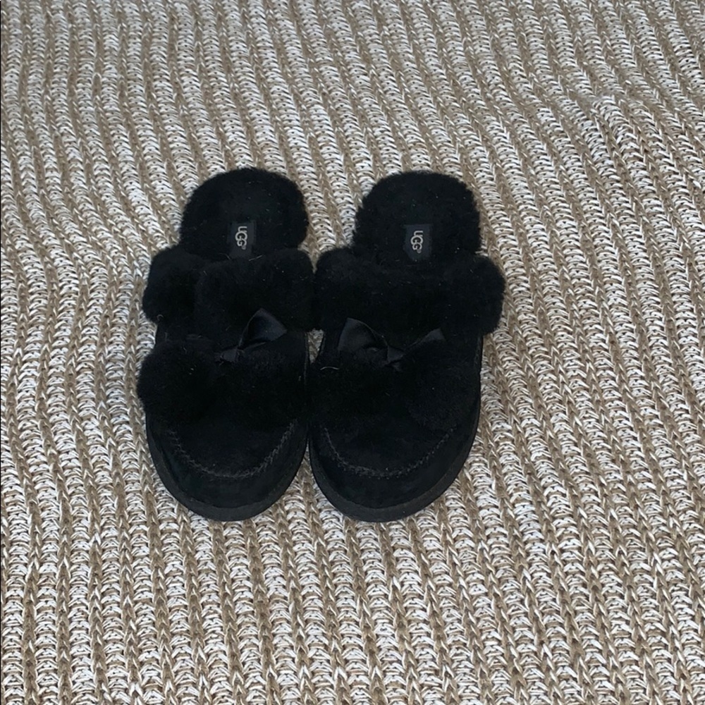 UGG Slippers - Picture 1 of 1